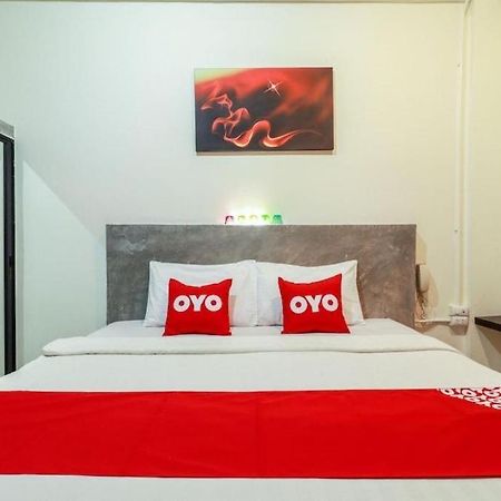 Oyo 412 7 Days Hotel Chiang Mai Extérieur photo