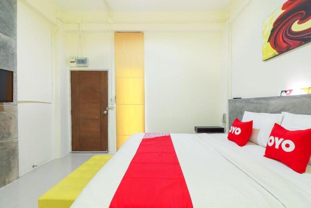 Oyo 412 7 Days Hotel Chiang Mai Extérieur photo