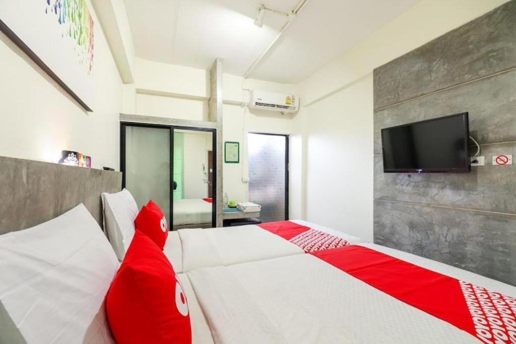 Oyo 412 7 Days Hotel Chiang Mai Extérieur photo