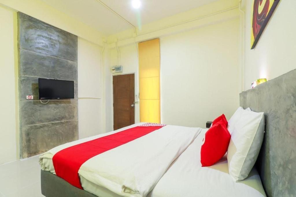 Oyo 412 7 Days Hotel Chiang Mai Extérieur photo